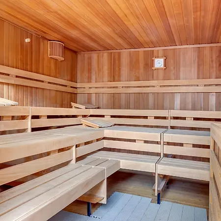 Gorki Park, 15 Apartment *