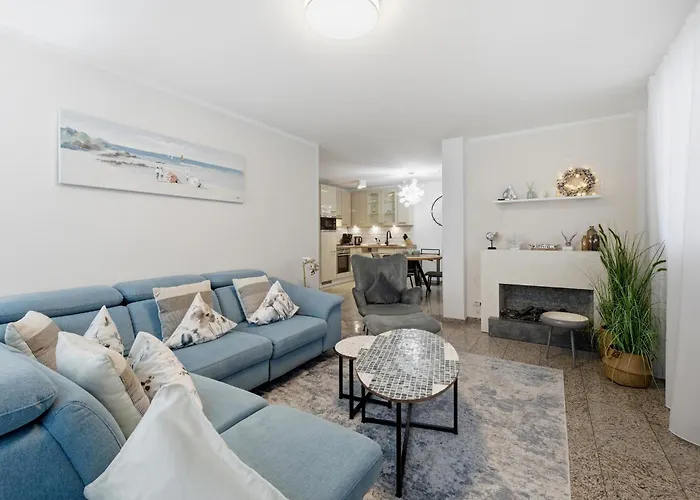 Gorki Park, 15 Apartment