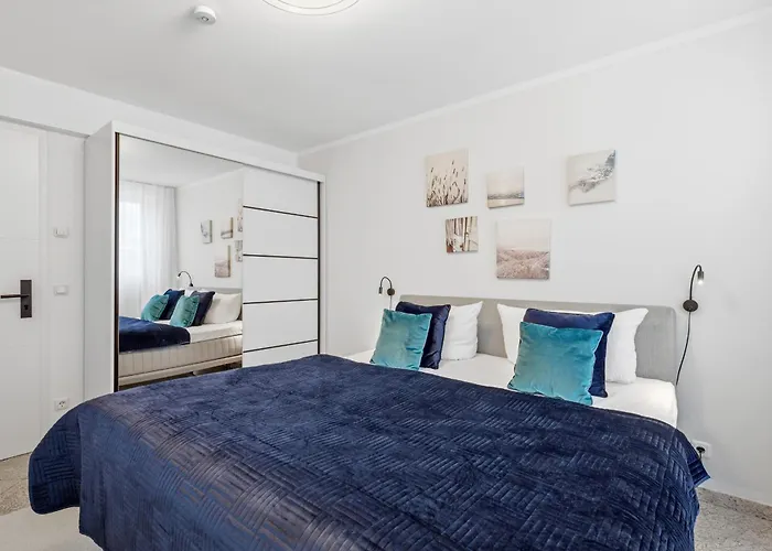 Gorki Park, 15 Apartment