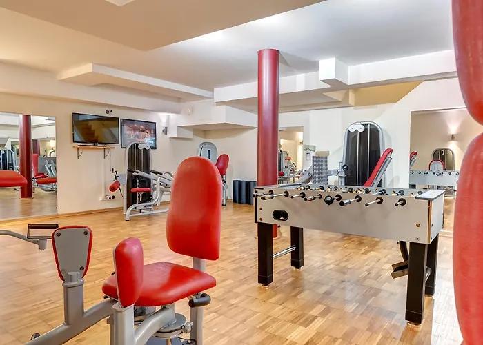 Gorki Park, 15 Apartment